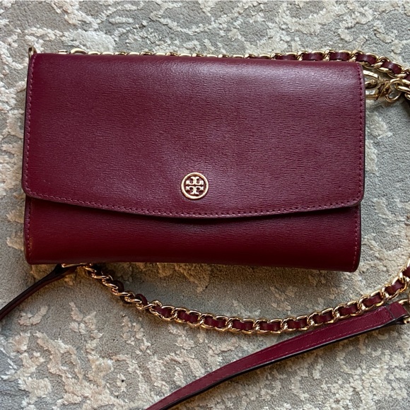 Tory Burch Robinson Chain Wallet - Brick Red - Picture 10 of 12